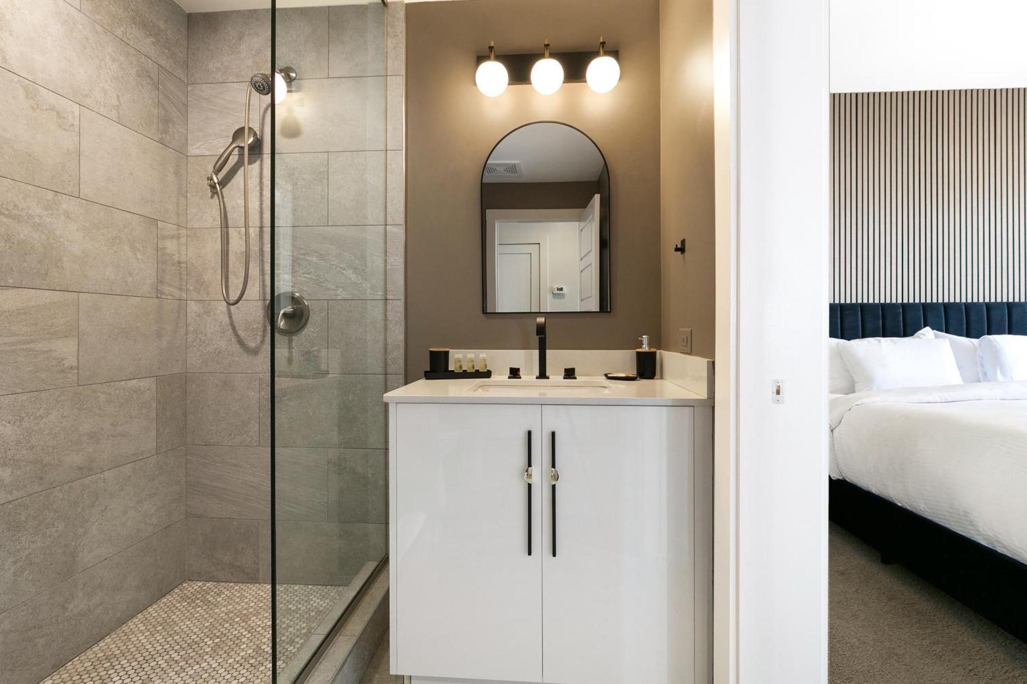Luxury 2-Bedroom Condo Steps Away From The French Quarter New Orleans Exteriör bild