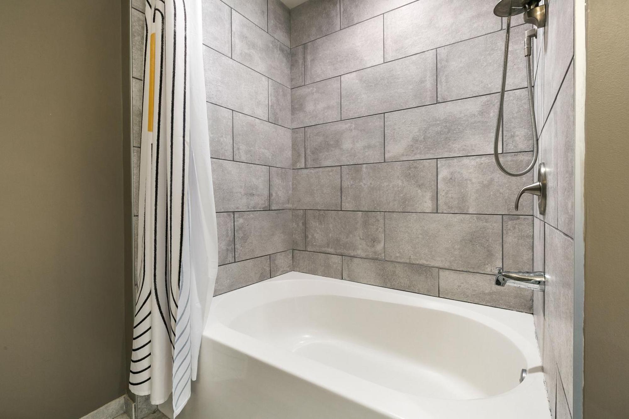 Luxury 2-Bedroom Condo Steps Away From The French Quarter New Orleans Exteriör bild